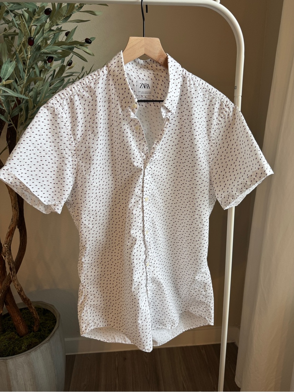 Zara Men’s White Short-Sleeve Printed Button-Up Shirt Size L